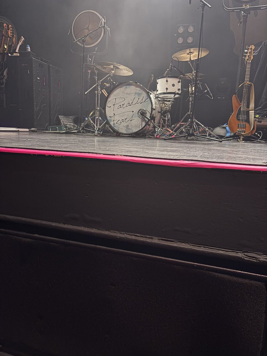 IntrovertDani's tweet photo. With a little bit of puppy dog eyes and an insane amount of kindness, you too can be barricade for @paradisefears. Ka-chow.

But no fr, shoutout to all of the amazing @TheCab fans who let me in front for PF. I really needed that. 🫶 https://t.co/UHOA4CFlTU