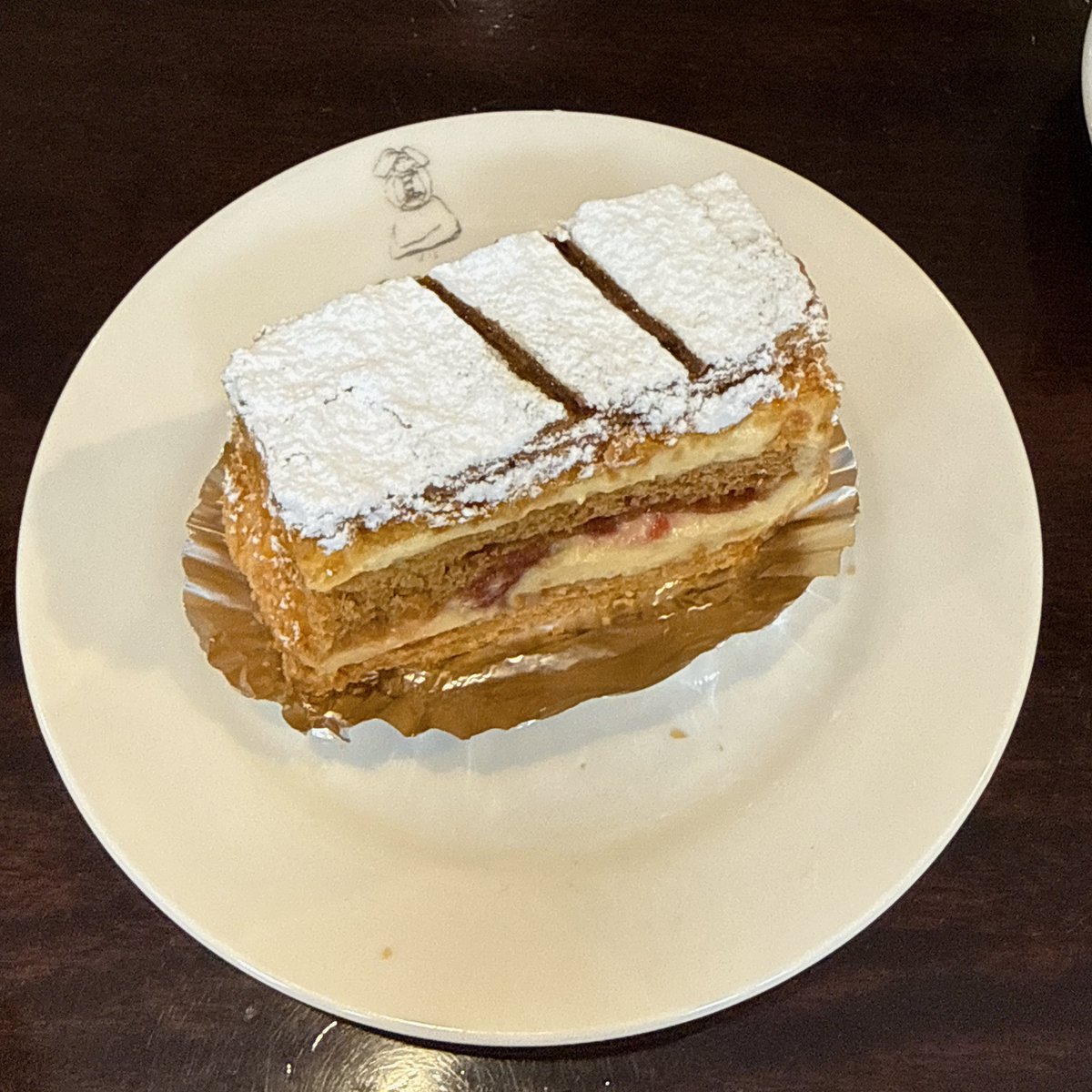 usachoco's tweet photo. 喫茶店でケーキ食べてるんだけど、隣のマダム4人組

『あおくん、残念だったよね』
『わたしね、りつくんいいと思ってたのよ！』

なんのことかと思ったら堂安律と田中碧とかのことで、ブラジルのPKの話とかしてて、全然サッカーに興味持てないわたしってどうかと思ってきた⚽️ https://t.co/F2YWyvXMiZ