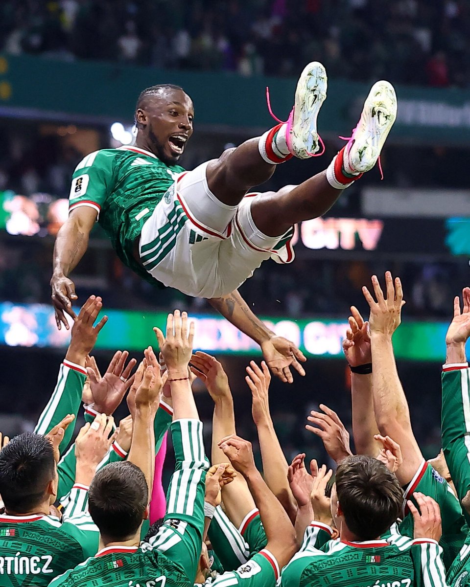 Concacaf's tweet photo. México sonríe y celebra 😁 https://t.co/eKhybcVUVB