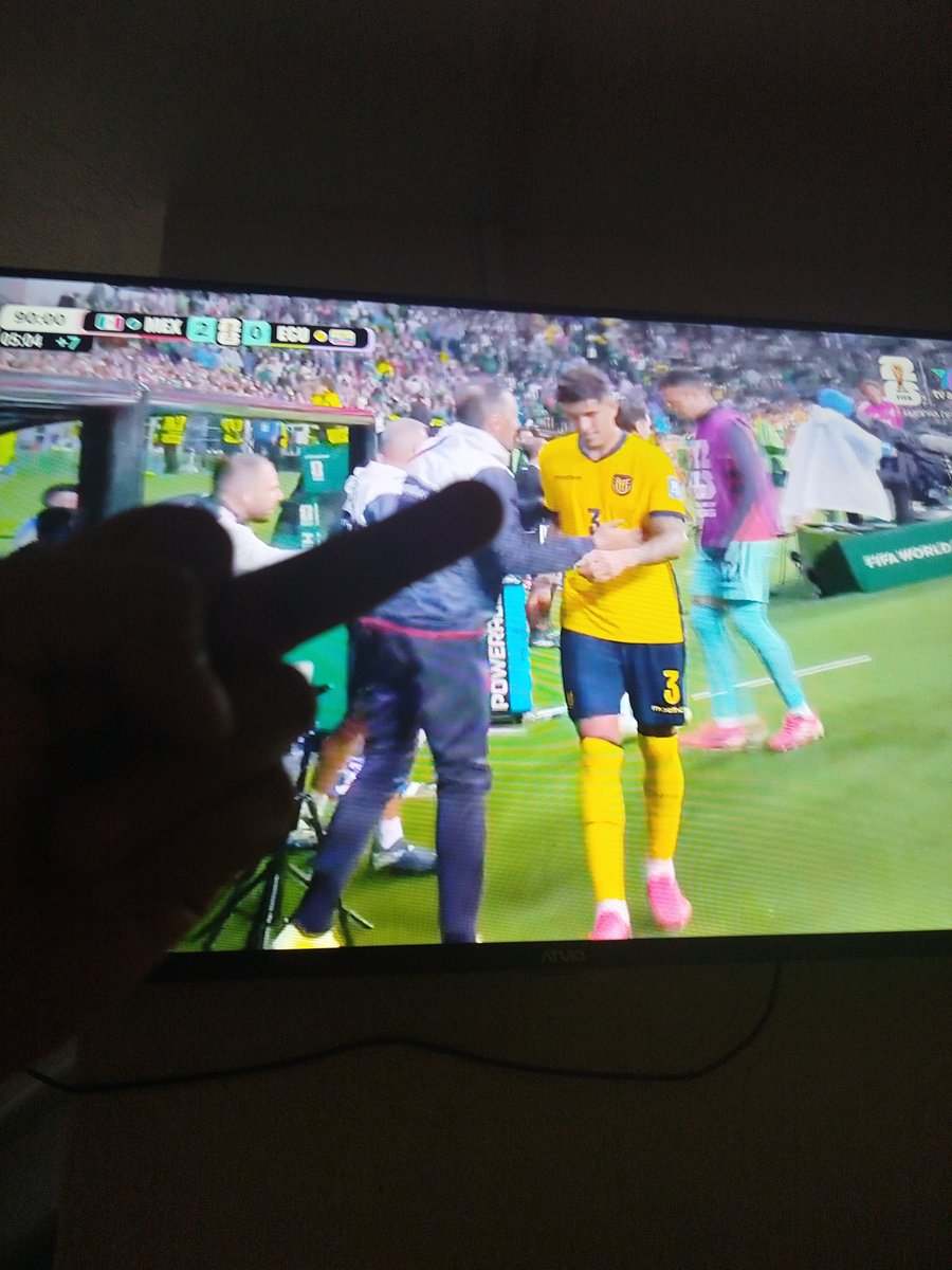 CerexaDePaztel's tweet photo. @JeltyTV Puro lloron ecuatoriano. Mañana nos olvidamos de ellos...
¡VIVA MÉXICO CABRONES! https://t.co/9ywLFZOK5d