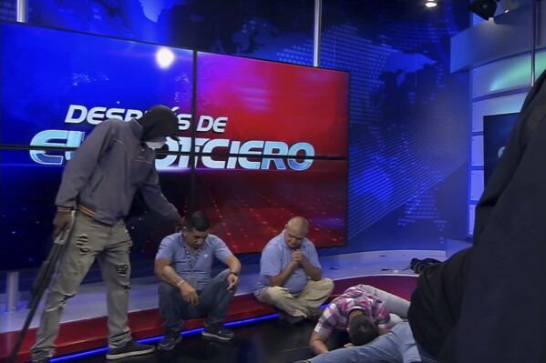 Obed_atm's tweet photo. @abi_estefy @davidsantiagorm @dulcecitodcoco La pinche churpia ecuachanga hablando de narcos 😂😂😂 https://t.co/np4zykV33U
