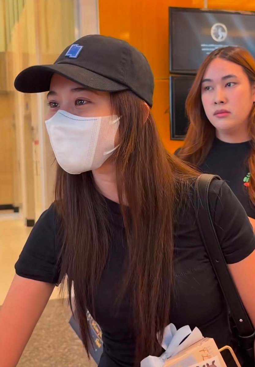 M22660753's tweet photo. You really need to get better soon, p'kao. I hope all the bad people and things stay away from you. Please don't hurt this little girl anymore😭😭😭
#kaojanejanekao #janekao #kaosupassara https://t.co/5w5tN79RDr