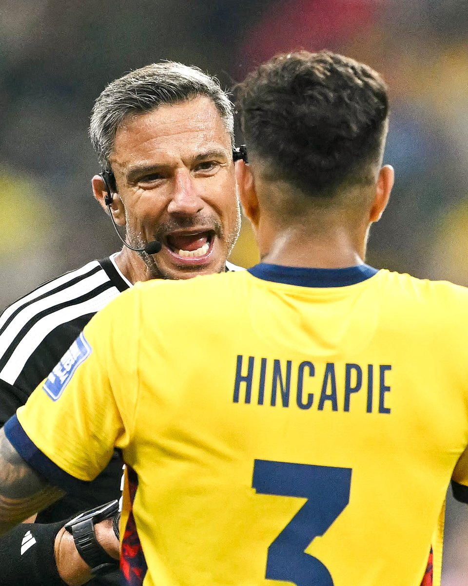 brfootball's tweet photo. Piero Hincapié was sent off for covering his mouth while directing a comment at Santiago Giménez 🫢🟥

He is the second player to see red at the World Cup under the new rule. https://t.co/wKLOgUrwvl