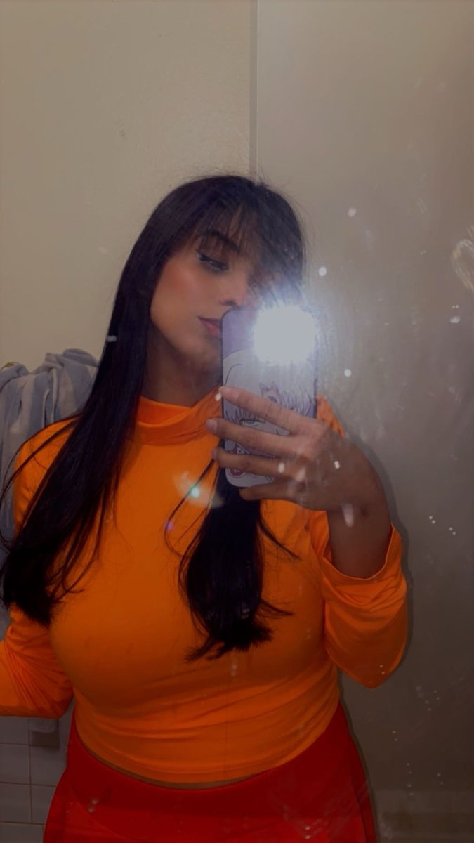 MrsSweetthang's tweet photo. Not naughty but definitely sexy: 

Velma from Scooby doo 
#cosplay https://t.co/v3YieNDJpn