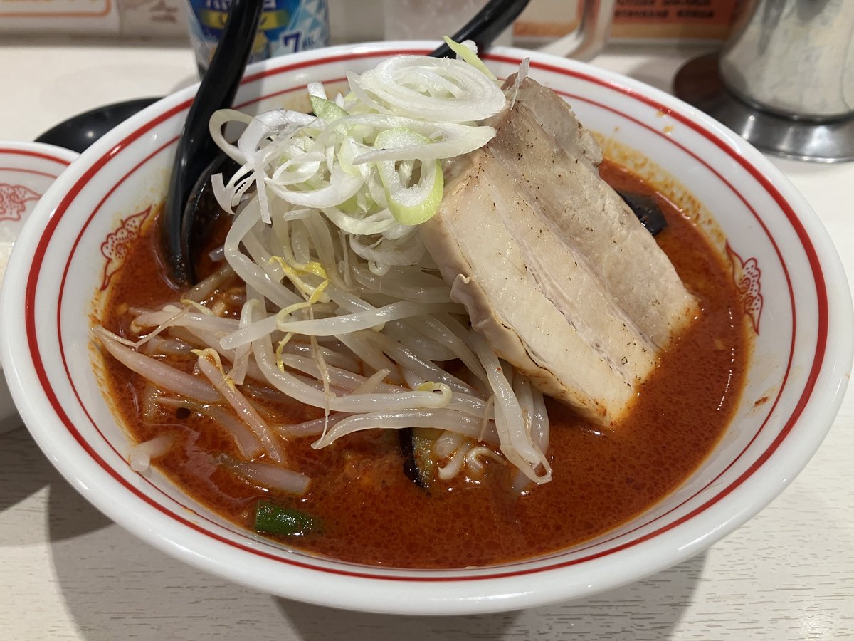 junchan_UZI's tweet photo. 7月の限定メニュー食べに行ってきた
挽き肉と茄子とにんにくの芽入ってて美味しい https://t.co/KZoLsmrfJ6