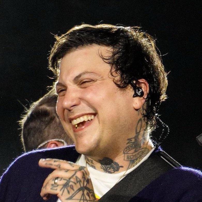 dethspellz's tweet photo. these pictures are less than one full year apart. dilf iero nation we are winning SO hard 😮‍💨 https://t.co/AtA6QoKjtZ