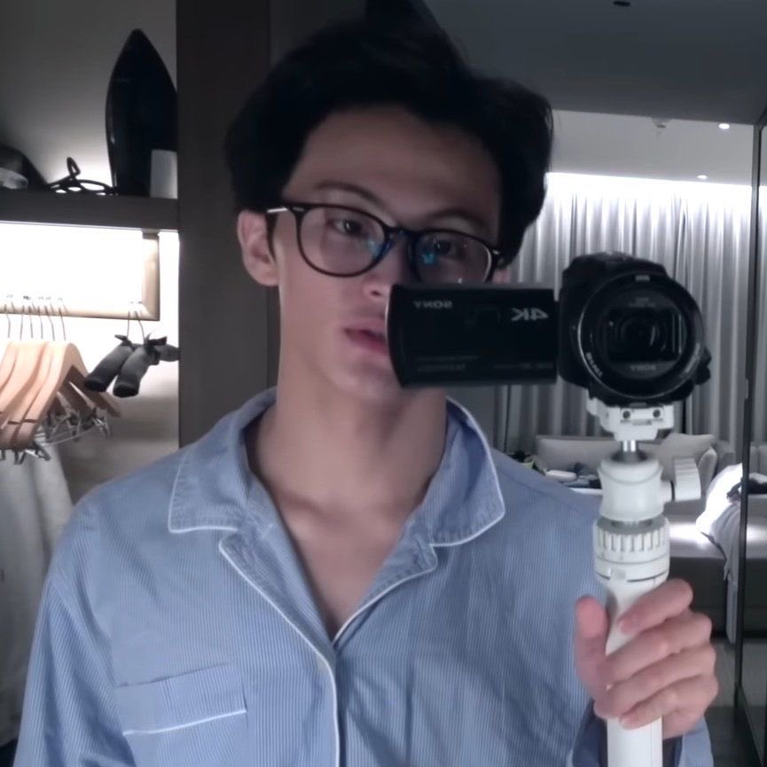 faiakacotton's tweet photo. ชอบผู้ชายใส่แว่น=มาร์คลี
ชอบผู้ชายฮอตเนิร์ด=มาร์คลี https://t.co/LXxJwOopKK