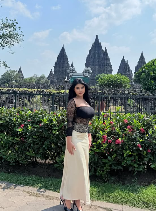 eliunet's tweet photo. Sesekali anggun kayak princess😅

𝐏𝐚𝐫𝐭 𝐨𝐟 𝐍𝐀𝐆𝐀𝟑𝟎𝟑 https://t.co/pXx21e5fhV