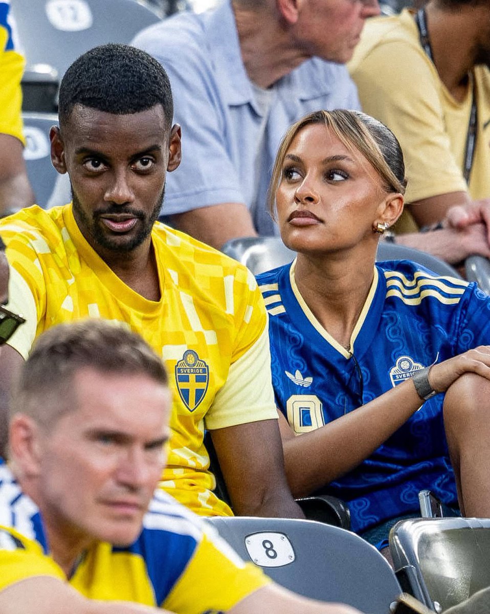 AthleteVanity's tweet photo. Alexander Isak and his girlfriend after the game v France 🥹❤️

📸: @vantixmag https://t.co/UAHWh3nDDS