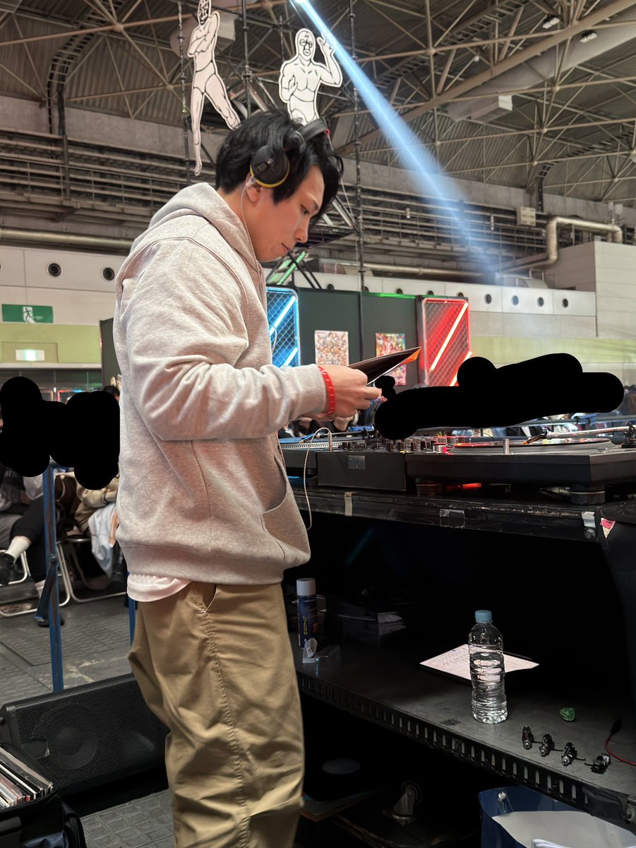 oimo_Hoshiimo09's tweet photo. DJするんかな　年末のDJ姿めちゃくちゃかっこよかったな〜 https://t.co/VMM0j3GwTv