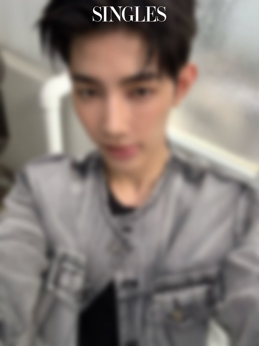 singlesmania's tweet photo. 왔어요 왔어. 장하오의 셀카가 도착했습니다.📸
싱글즈 7월호 화보 촬영장에서 하오가 직접 보낸 셀카, 모두 받으셨나요?
영상 속 셀카 이미지는 지금 바로 아래 링크에서 확인해 보세요!

🔗https://t.co/ppOCLeRMyq

*Behind-the-scenes selfies of Zhang Hao featured in the video can be viewed on the <SINGLES> website.

#장하오 #앤더블 #ZHANGHAO #AND2BLE @AND2BLE