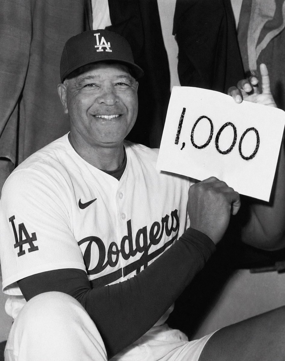 pavillionpapi's tweet photo. Dave Roberts wins his 1,000th career game! #dodgers https://t.co/HNVR8nYBzE