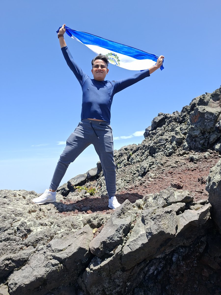 Jhona_galv's tweet photo. Volcán de #izalco nivel 2 de dificultad, superado #cerroverde #clima recomendado #escalar #volcan gracias familia por disfrutar y acompañarme en mis locuras, las fotos del recuerdo. https://t.co/FFgrgxa0LH