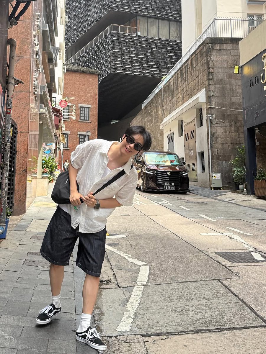 ks_shootingstar's tweet photo. 홍콩 다녀온 사진 완전 여름 재질이야☀️🕶️
해외 스케줄 너무 잘 즐기고 온 것 같아서 기분 좋아짐 https://t.co/ogLq0Cw9f7