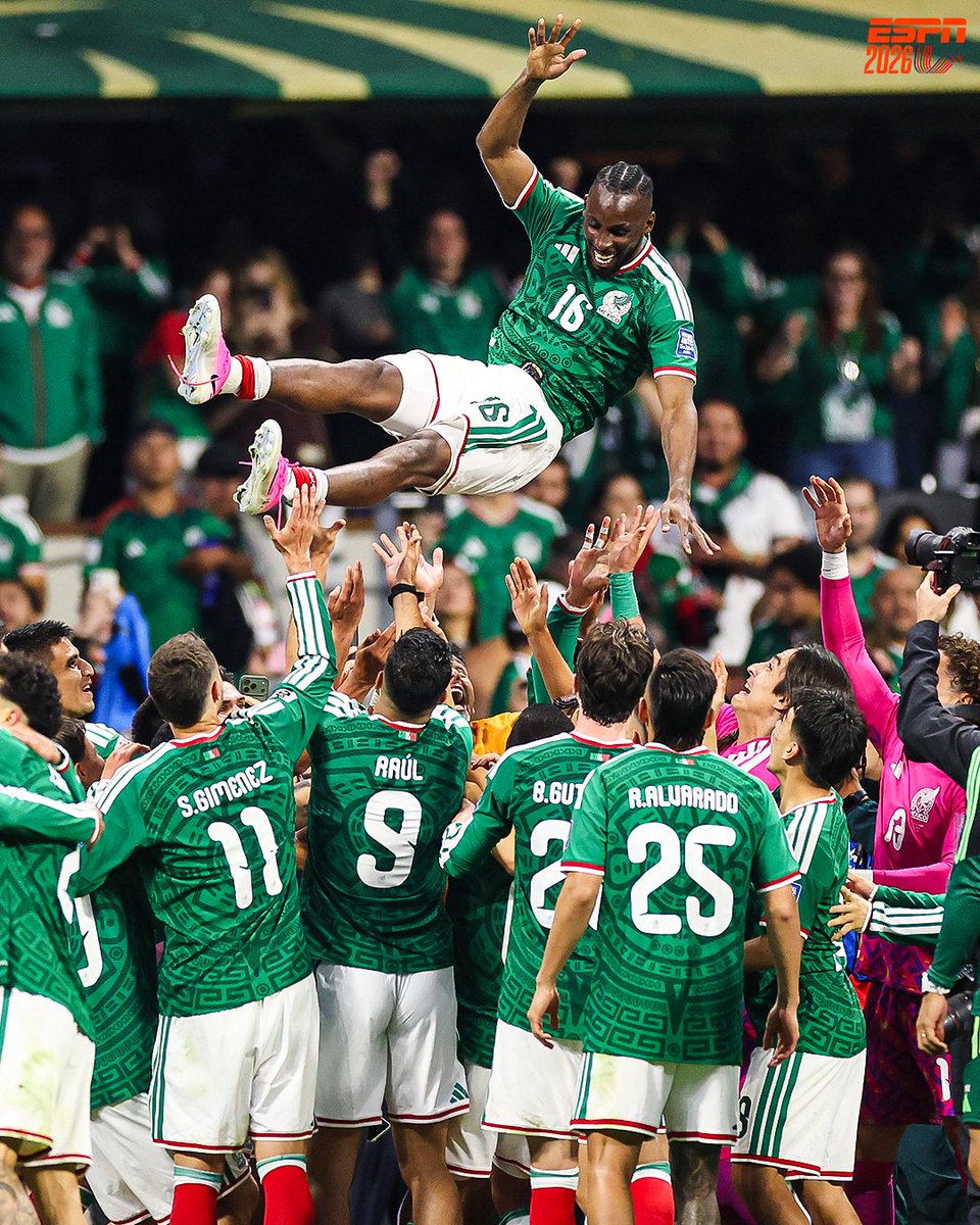 ESPNDeportes's tweet photo. 👀❓ https://t.co/L43QCvSBR9