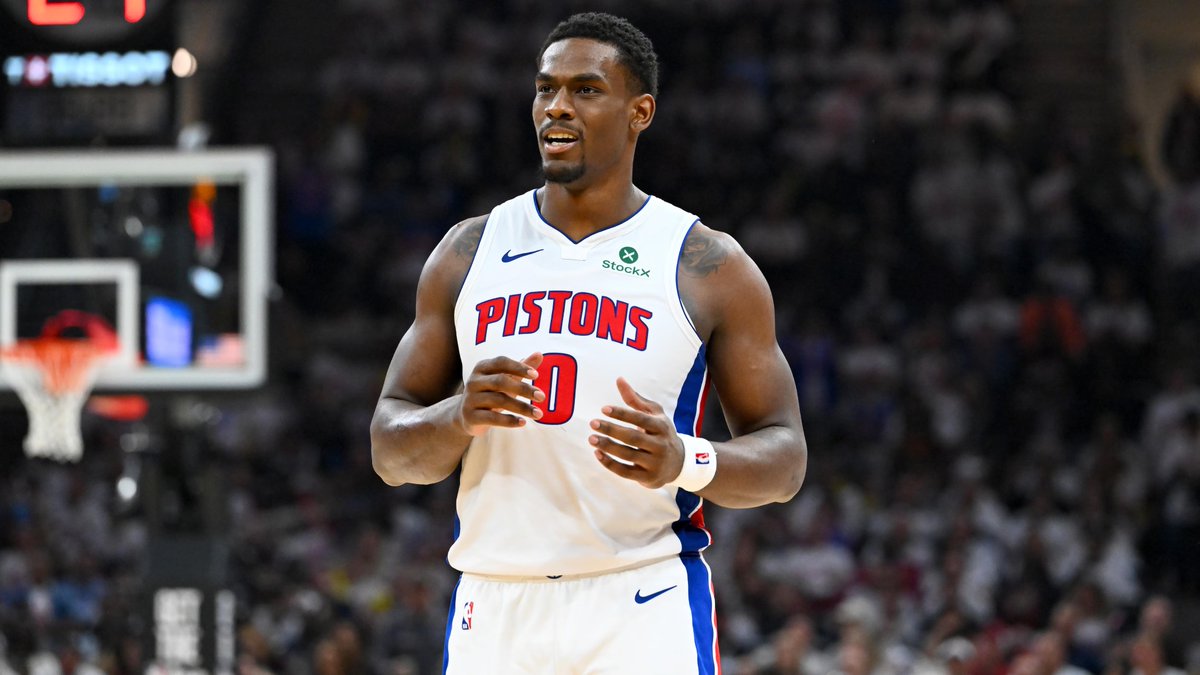 LakersDailyCom's tweet photo. REPORT: Jalen Duren had a productive meeting with the Lakers on Tuesday and is scheduled to meet with them again on Wednesday morning, per @TheAthletic 

"Duren was told by the Lakers in the meeting that they view him as a maximum-salary level player" https://t.co/FecQULrnA8
