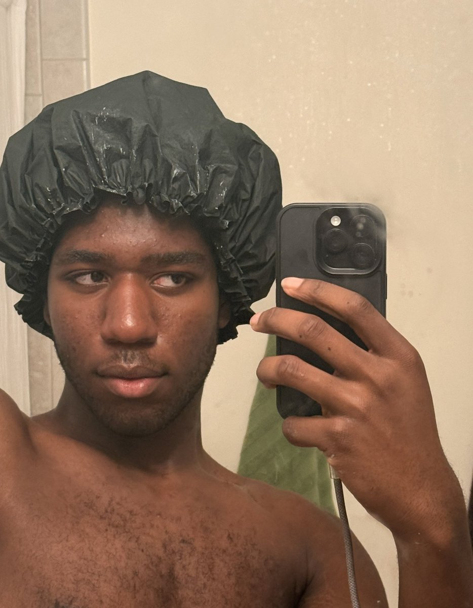 dr3wski333's tweet photo. Before the shower https://t.co/Qj9tFkjKka