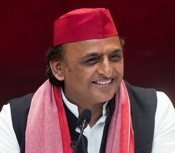 riskyyadav41's tweet photo. आज पूर्व मुख्यमंत्री अखिलेश यादव जी का जन्मदिन है इस मौके पर कोई एक सलाह जो आप उनको देना चाहते हैं वो लिखिए।

हम - चुनाव तक निजी मदद करना रोक दीजिए पैसे बचाकर रखिए चुनाव के अंतिम दिनों में काम आयेंगे। https://t.co/C2i85xVyYc