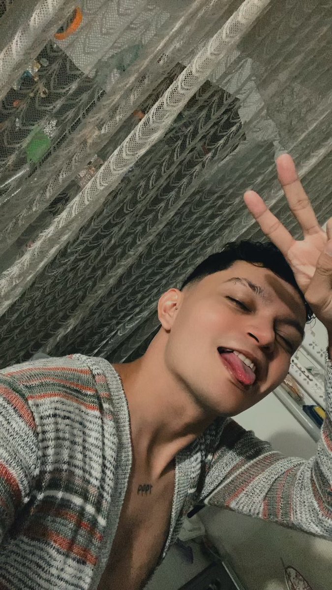DavidEs1310's tweet photo. Hola!
#bucaramangagay
 #gay https://t.co/jvIqwRojAK