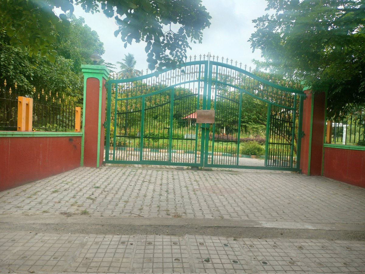 Iam_ChethanR's tweet photo. The park is near Muneshwara Temple on 15th B Main Road, HSR Layout Sector 4. It remains closed and the maintenance person does not allow for walking in the morning and evening. concerned GBA and BDA officer to kindly look into this.
@GBA_office 
@BDAOfficialGok
@comm_blr_south https://t.co/6gP2DHiJgc