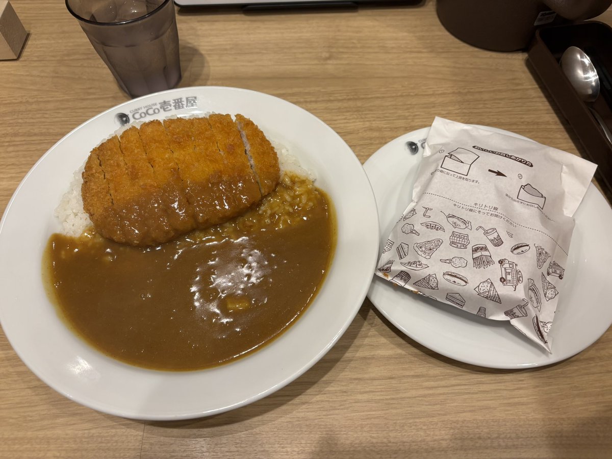 real_polygon2's tweet photo. 朝飯食えなくて餓死の危機迎えたので仕事放り出してCoCo壱きた https://t.co/fOuVgXpIkl