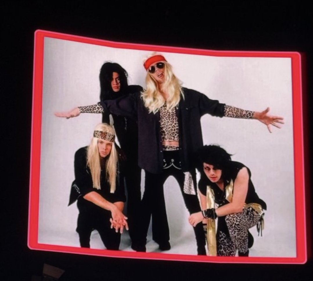CALMDAlLY's tweet photo. Tonight's lore in Portland is.... 5 SECONDS OF SEXX???

#PortlandlsAStar #EASWorldTour #EASPortland https://t.co/dOZPwgzuVO