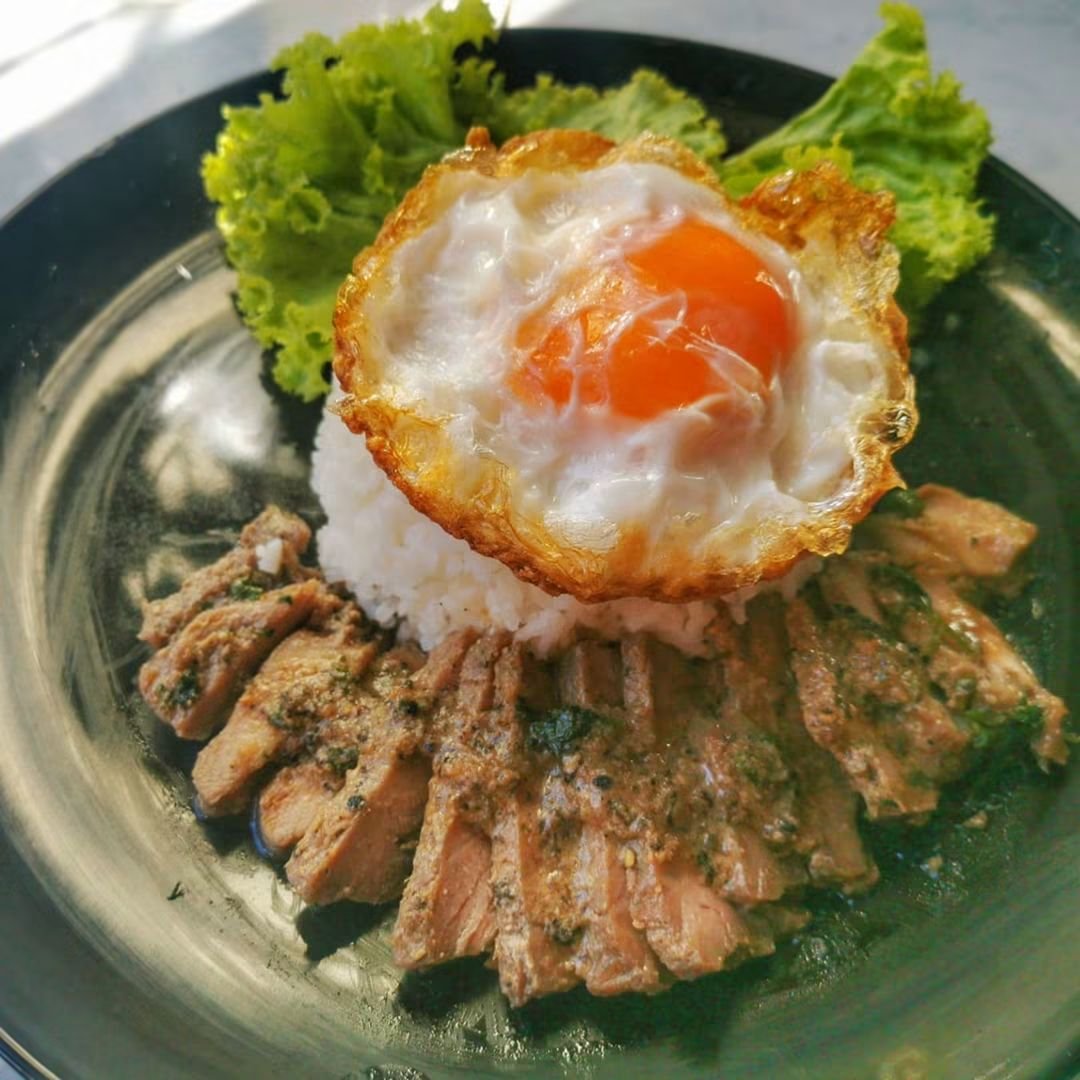 Spinning81's tweet photo. จะเที่ยงแล้วววว
#วันนี้ชาวติ๊กฟ้าทานอะไร กันจ๊ะ
ส่วนทางนี้ #SpinningCookingTime
ขอนำเสนอ
ข้าวหมูอบไข่ดาว ง่ายๆ อร่อยๆ มาทานกันจ้าา
😊😊😊
#ติ๊กฟ้า #ติ๊กฟ้ามหานคร https://t.co/YBGb3MjDkd