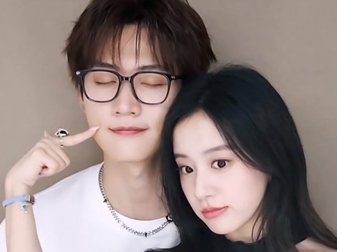 yezieun's tweet photo. same age + gen z couple is truly on another level 🥹🫶🏻 love them so much 🤍

— #周柯宇 #zhoukeyu #baoshangen #neverendingsummer https://t.co/W7WEXNz7Fy