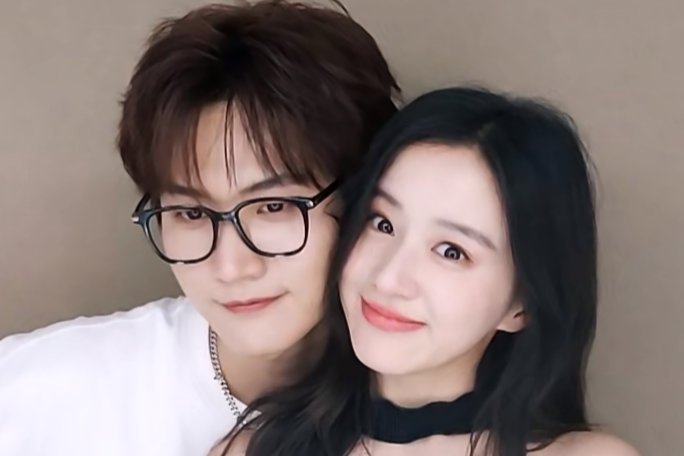 yezieun's tweet photo. same age + gen z couple is truly on another level 🥹🫶🏻 love them so much 🤍

— #周柯宇 #zhoukeyu #baoshangen #neverendingsummer https://t.co/W7WEXNz7Fy
