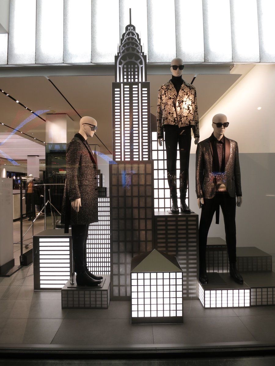 vmdesignhouse's tweet photo. 💫 #windowdisplay #visualmerchandising #visualmerch #retaildesign #shopdesign https://t.co/R3f1GXfQU4