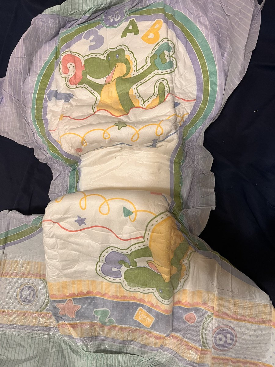 DiaperChastity2's tweet photo. 今天包的好對稱
小鱷魚好可愛(((o(*ﾟ▽ﾟ*)o)))

#尿布 #幼稚 #幼體化 #紙尿褲 
#abdl #abdlboy #diaperboy #diaper 
#幼兒退行 #幼児退行 https://t.co/8VWrPQRtg1