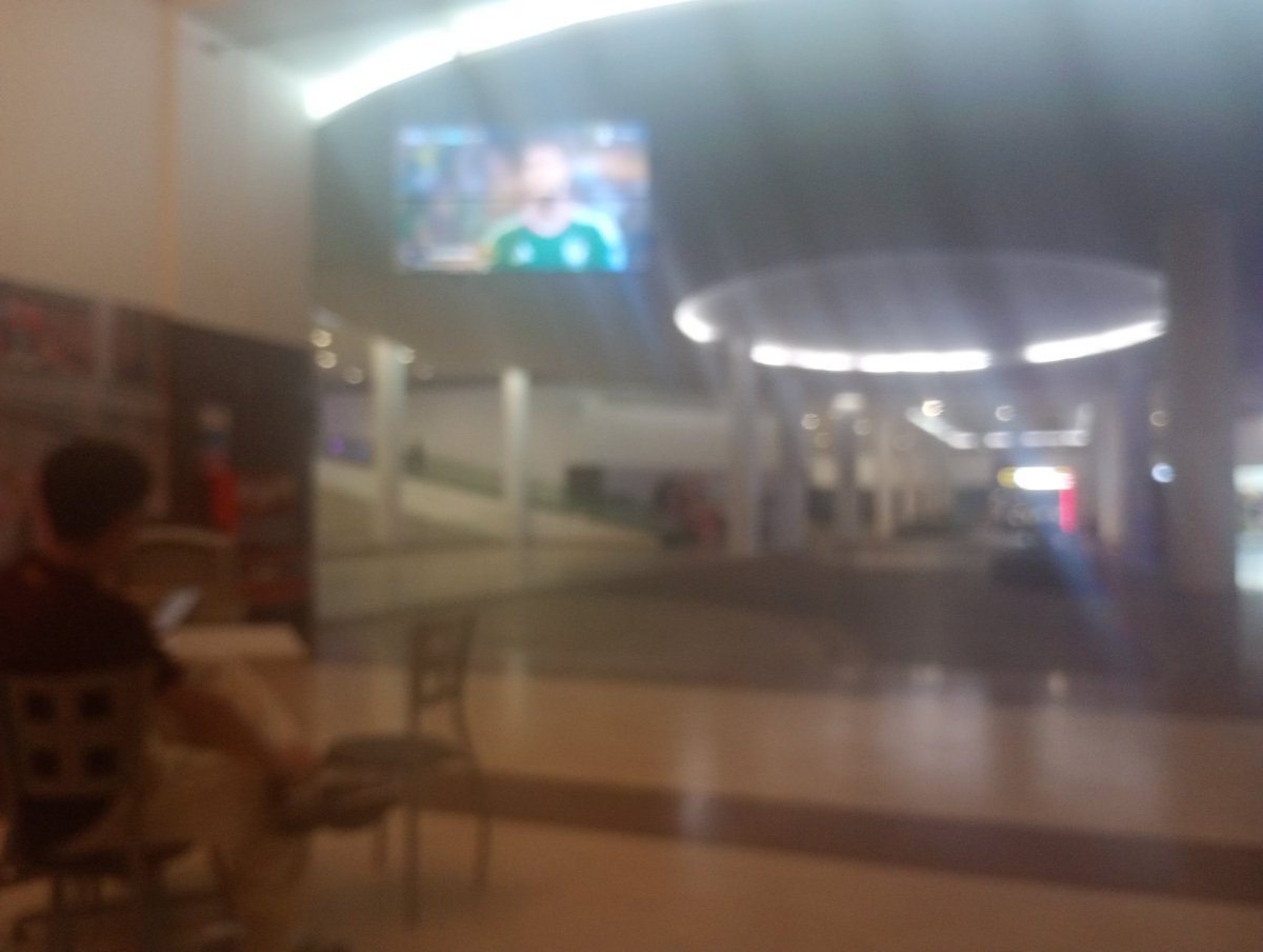 jerryivan's tweet photo. @nelvaldez Pos me dejaron solo el heb linda vista a todo dar sentadito con mesita botana sin que me aventaron sin que no me dejaran ver 😌😌😌😌 https://t.co/0J9Rwnh5YT