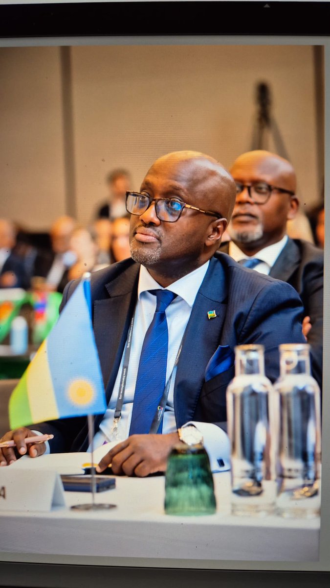 RwandaMFA's tweet photo. Le ministre @onduhungirehe a participé à l’audition pour le poste de Secrétaire générale de l’Organisation internationale de la Francophonie (OIF), tenue à l'occasion de la 47ᵉ session extraordinaire de la CMF.

Mme Louise Mushikiwabo, @LMushikiwabo, actuelle Secrétaire générale de l’OIF, est la candidate du Rwanda à un nouveau mandat.