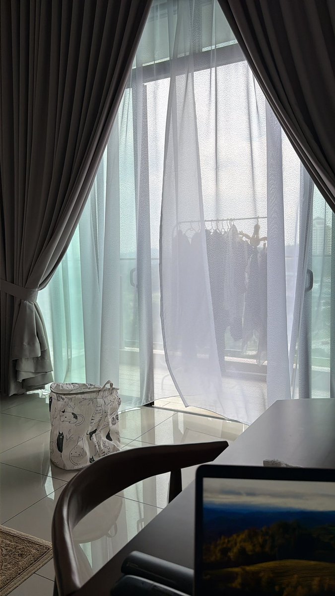 tiraas_'s tweet photo. Fresh laundry + wind blowing into the house ￼￼😚 https://t.co/oUsAT7W57G
