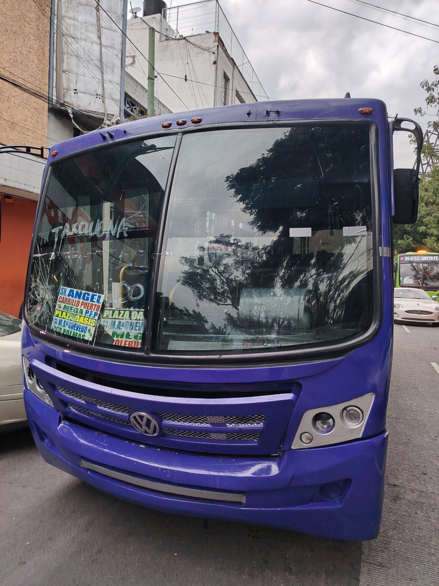 luisant047's tweet photo. Que tal mi admin hoy tuve la fortuna de que me pegará un microbus el Miguel Ángel de Quevedo y el angelito no traía licencia ni placas mucho menos tarjeta de circulación y menos seguro. Dónde quedó el invea.
@cuartodemillamx https://t.co/wElKdjT2Wl