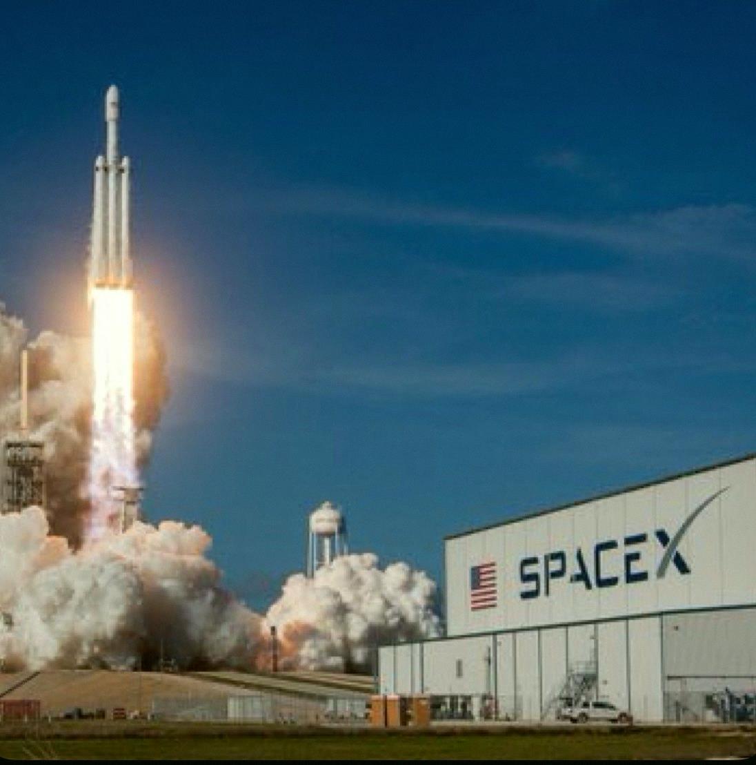 Javiern____'s tweet photo. Dan Ives from Wedbush just started covering SpaceX $SPCX with a $190 target and an Outperform rating 🚀 https://t.co/eWZrfxZ3eN