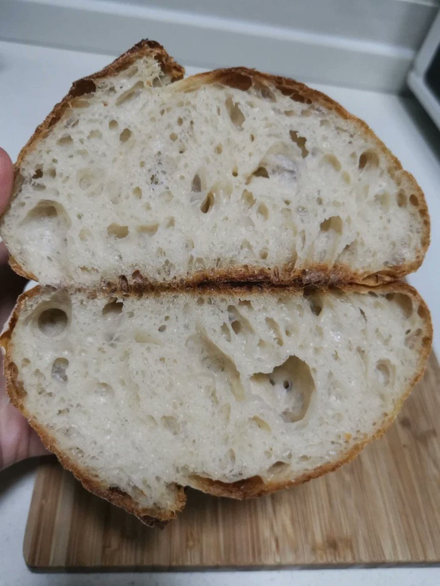 FizatShah's tweet photo. Just had the coziest weekend baking fresh sourdough from scratch—smell of warm bread filling the kitchen is the best comfort ever https://t.co/48JnhC5RwR