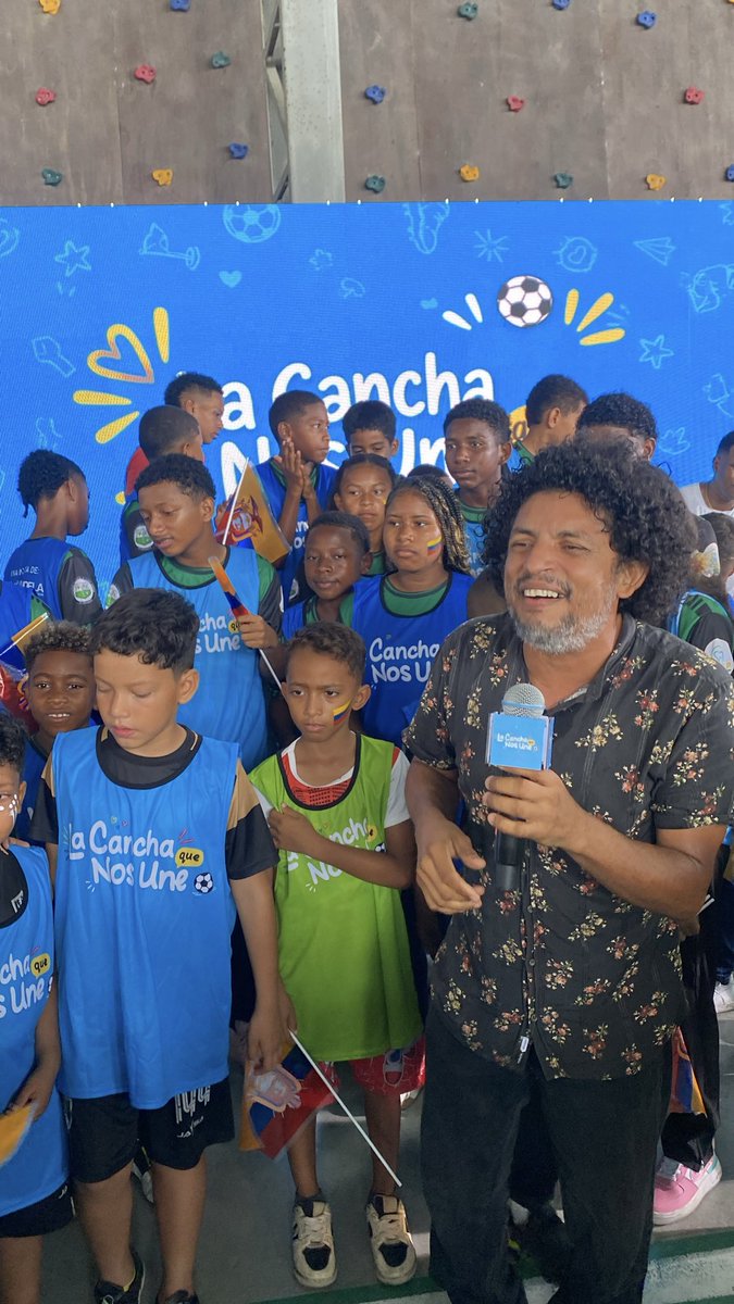 MujeresAsfalto's tweet photo. La prioridad siempre serán las infancias. 💙⚽

Hoy, en #Esmeraldas, participamos con enorme alegría en La Cancha que Nos Une, gracias a la invitación de UNICEF @unicefecuador en el Complejo Deportivo de San Rafael.
 #Esmeraldas #MarimbaDeAgua #CulturaViva #LaDignaNegrura https://t.co/Wi8Bxachw0