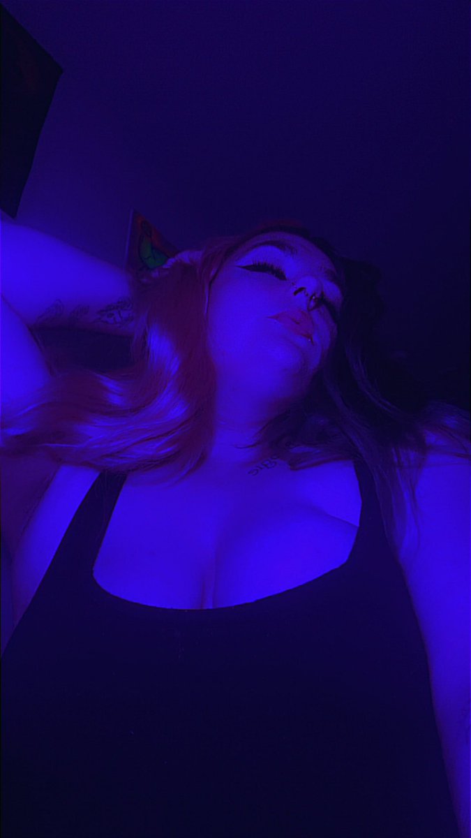 pumpkinqueen210's tweet photo. Still feeling cute 🥰🍃🦋😘 https://t.co/o6yJoVpR3D