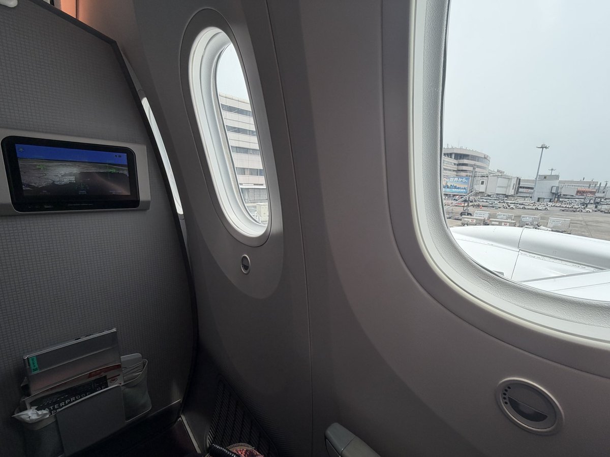 Akiko_FunLife's tweet photo. ピンクコンテナ🩷にピンクジンベエ🩷恋の片道切符？で、移住先へ✈️
#札幌 #転勤 #単身赴任 #ソラマニ https://t.co/OL75FakazH
