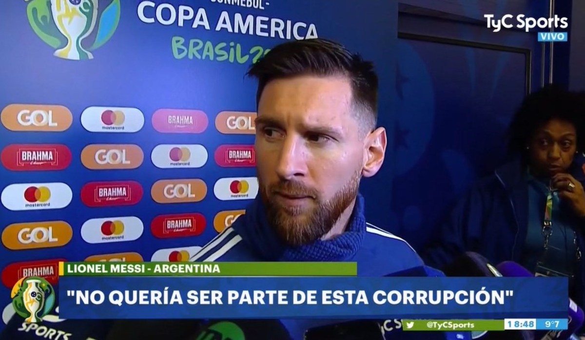RealGOA7's tweet photo. "el victimismo"... Tu ídolo RENUNCIÓ a su país por fallar su penal y FRACASAR 4 FINALES SEGUIDAS, para que 3 años después culpe SIN PRUEBAS a Conmebol de que la Copa América es un torneo corrupto y arreglado para Brasil.

No me hables de "victimismo", desmemoriada de mierda. https://t.co/AapUwUkoTZ