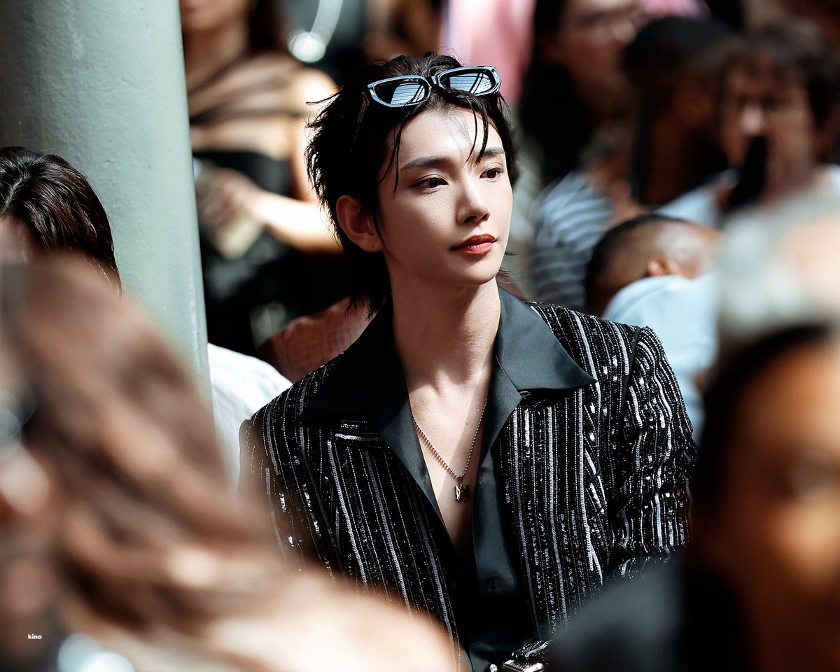 kinakina_ks's tweet photo. 20260625 AMIRI PFW

#JOSHUA #조슈아 #ジョシュア #홍지수 
#SEVENTEEN #세븐틴
#JOSHUAxAMIRI
#AmiriSS27
#ParisFashionWeek https://t.co/1TACvbxalD