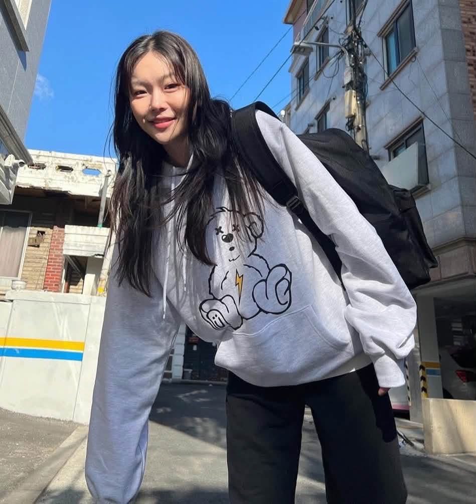 ClassyMissy14's tweet photo. • pre •   istkunst thunder bear hoodie 🧸⚡️ ˚ -90% 

น้องหมีออกแดดเปลี่ยนสี ลดแบบจะไม่ขายแล้วเว่อ
เหลือ 390 ค่า เว่อมาก ฮู้ดดี้นะคะ

(s 46”) (m 48”) (l 49”) (xl50”)

รอของ 4-6 วีค
ห้ามยกเลิกค่า https://t.co/oacvCDWiXc