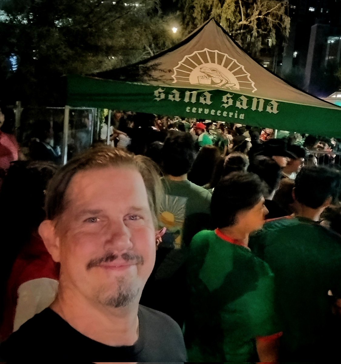 DouglasCP's tweet photo. #VivaMéxico from #DTPHX https://t.co/HlfpWTVj6J
