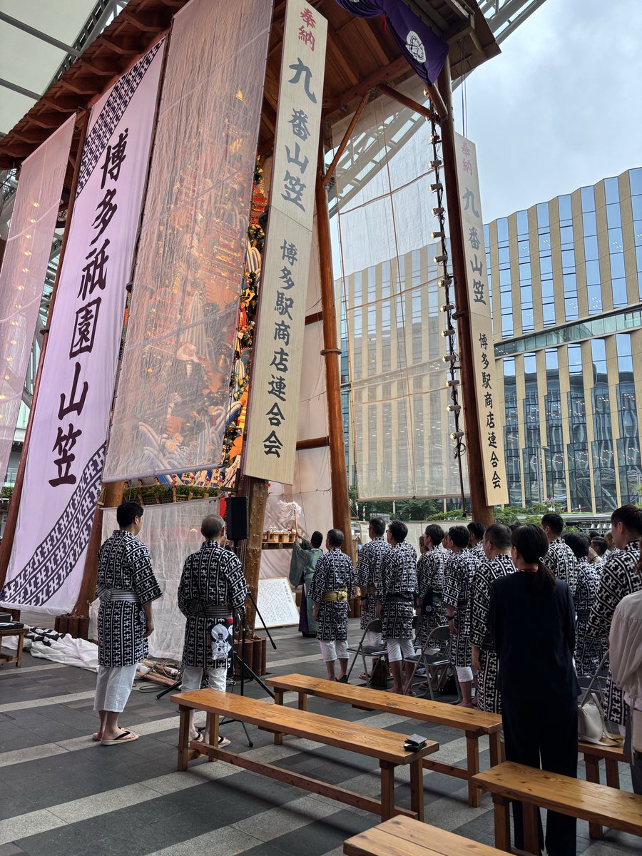 HBT_DeNARL's tweet photo. ＼＼博多祇園山笠 2026🎐／／

博多駅前の飾り山が完成していました！！！

間近で見ると迫力満点👏🏻

みなさまも博多の夏を感じに、
ぜひ見に来てくださいね🌈✨

#博多バスターミナル #博多祇園山笠 #飾り山 https://t.co/2MKl4DljDN