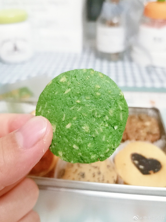 joanchemtai74's tweet photo. Just unpacked my latest snack haul—these matcha cookies are chef’s kiss  Who’s grabbing a snack buddy to split with https://t.co/37nXAAvG6L