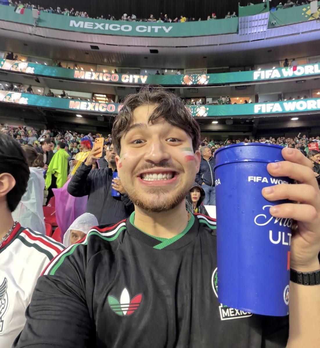 ParisSobreParis's tweet photo. yo cuando me preguntan cuál es mi tipo https://t.co/WKJSoz0oOl