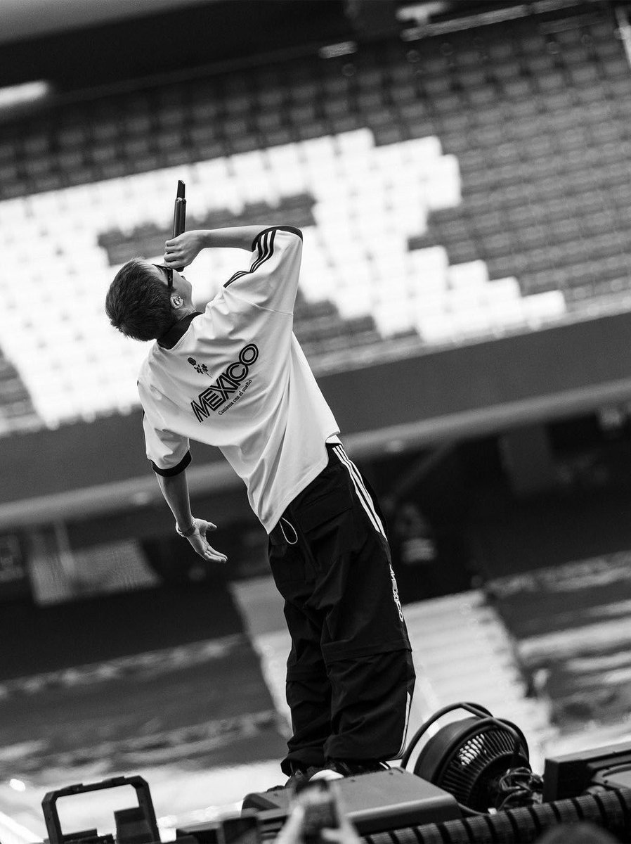 kooksdino's tweet photo. Nos vemos en el azteca army mexa https://t.co/b8BjmiHm13