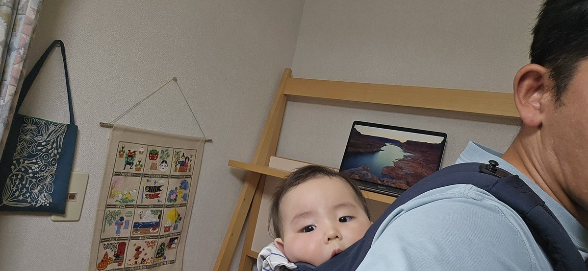 masuo340's tweet photo. 今日は子守りしながら仕事。
まだ会社に行くことが仕事だと言ってるの？仕事なんてどこでも出来ます。 https://t.co/SrlE8JV7GJ