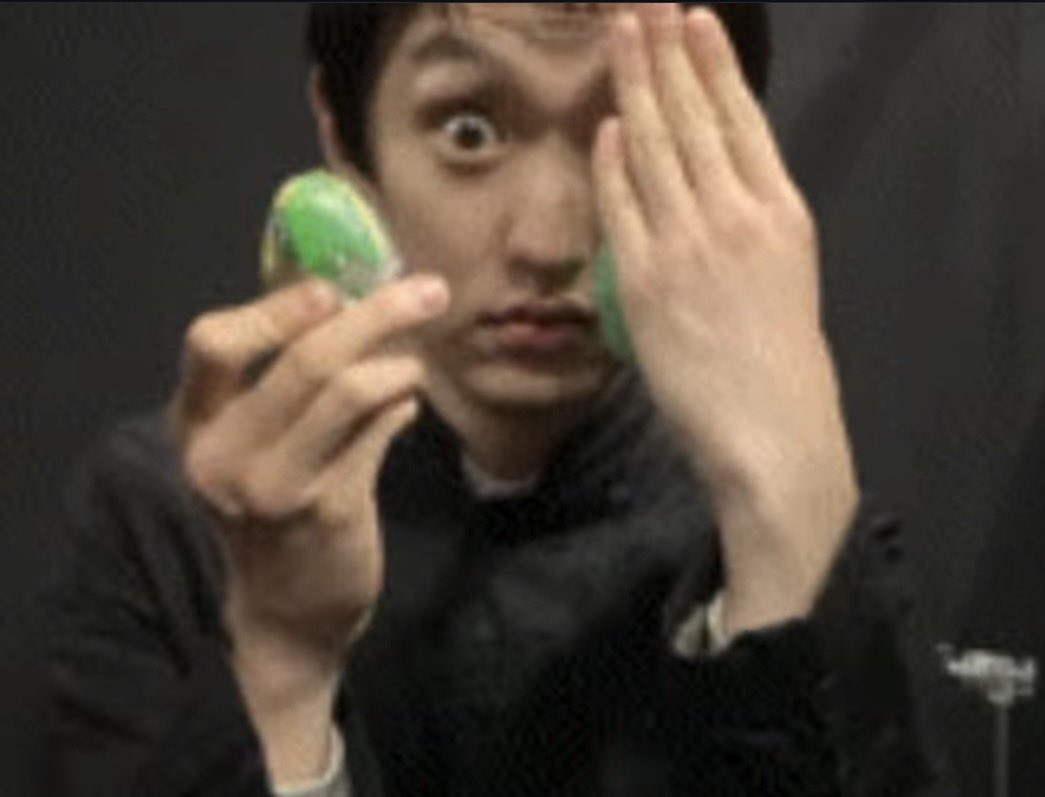 yabahibarahiy0's tweet photo. 뭐들고계시는거지 말랑이? https://t.co/7flTKUg45O